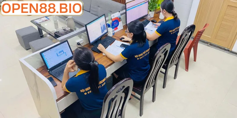 Đội ngũ hỗ trợ Open88 giải đáp thắc mắc 24/7